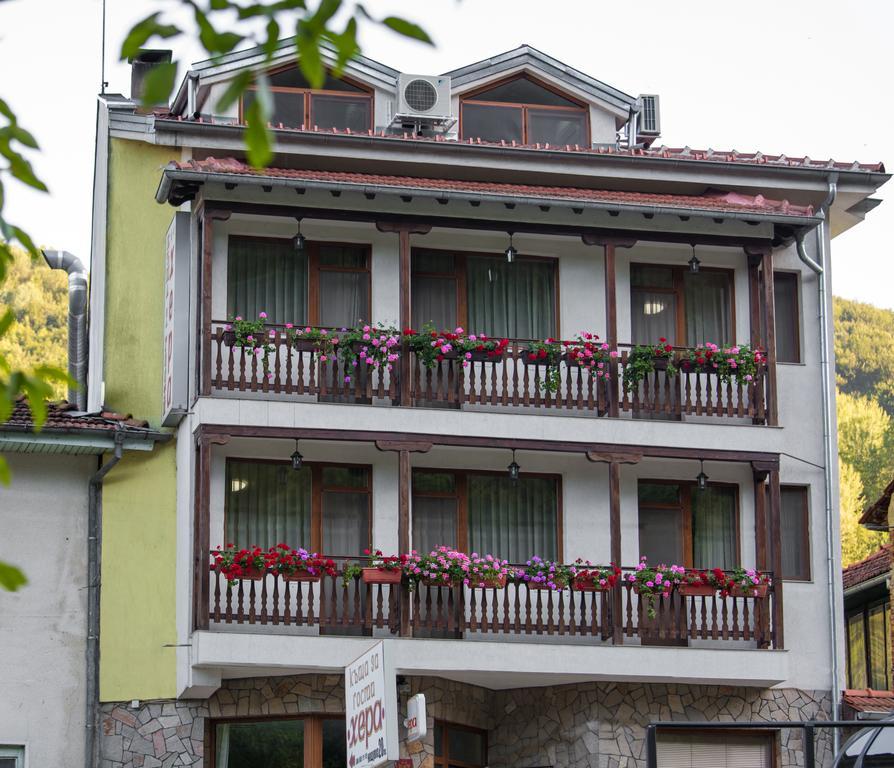 Hera Guest House 치플리크 외부 사진