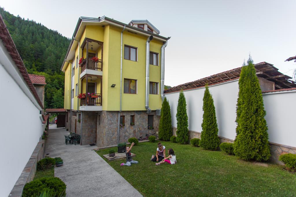 Hera Guest House 치플리크 외부 사진