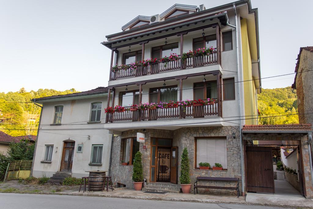 Hera Guest House 치플리크 외부 사진